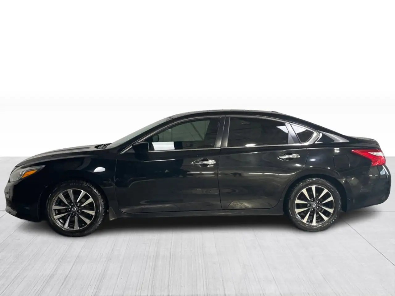 Nissan Altima снимка Nissan Altima