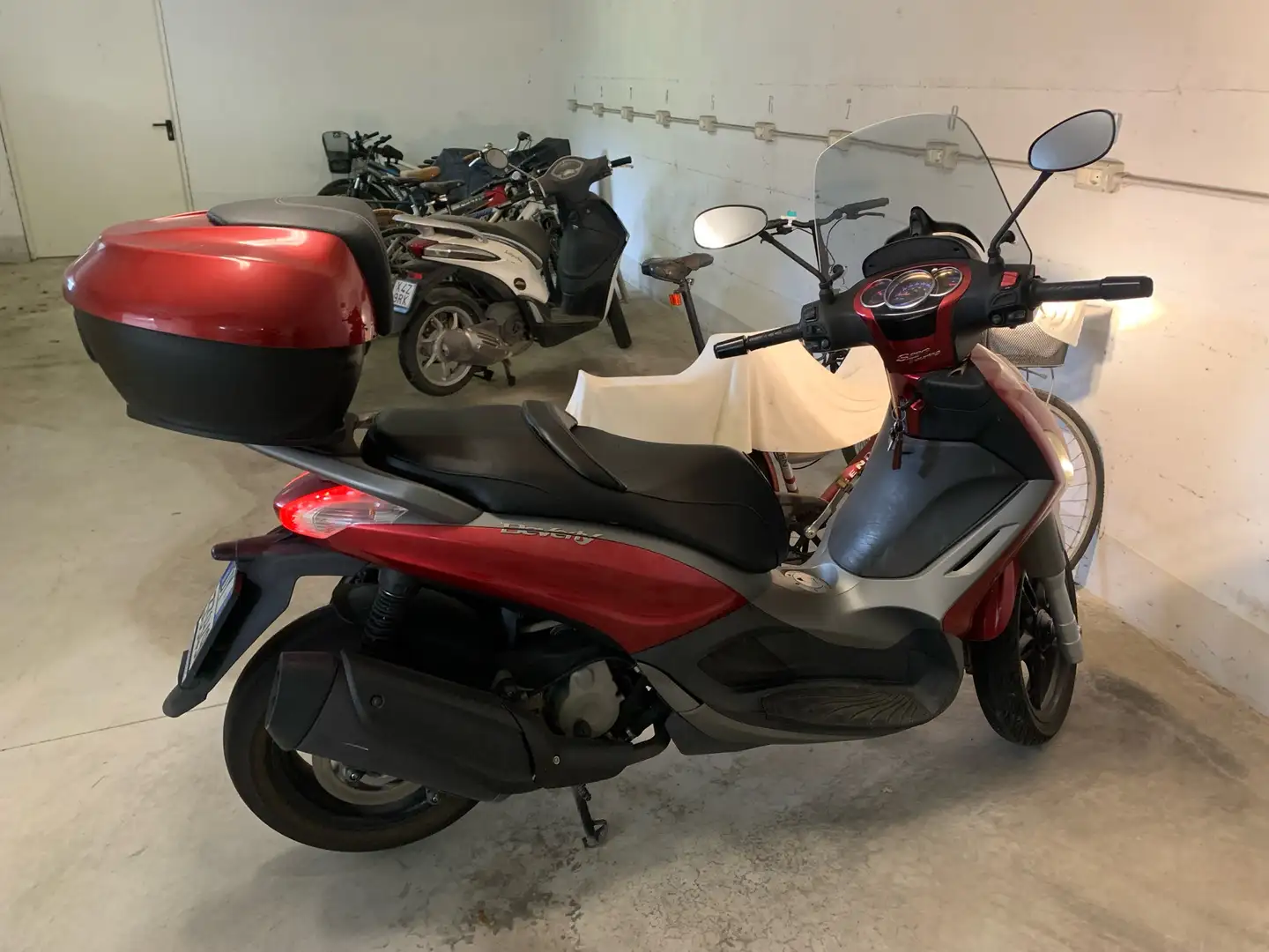 Piaggio Beverly 350 sport touring Red - 1