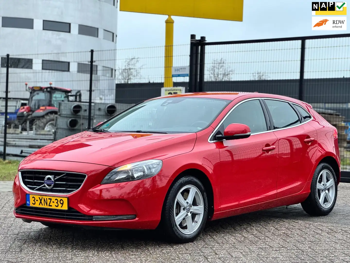 Volvo V40 2.0 D4 Momentum|STERK EN VERSTANDIG|190PK|PSENSOR| Roşu - 1