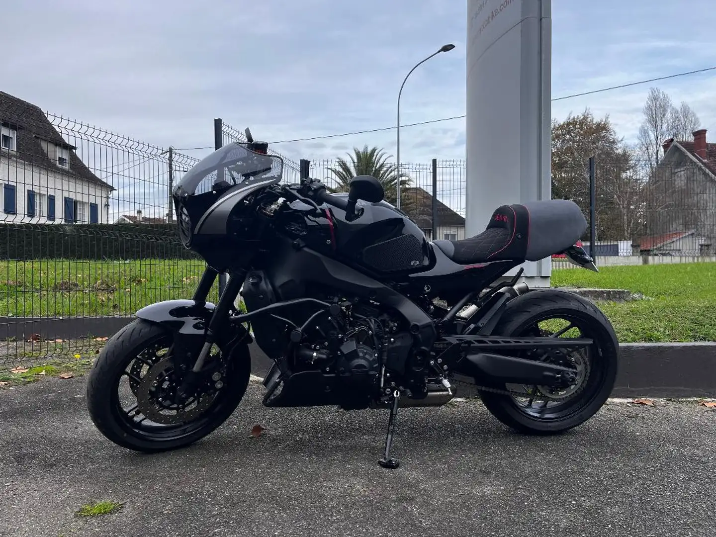 Yamaha XSR 900 Noir - 1