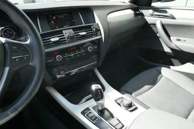 BMW X3 view 11