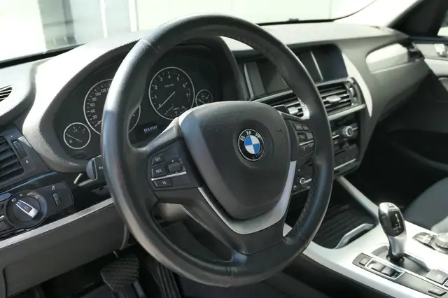 BMW X3 view 4