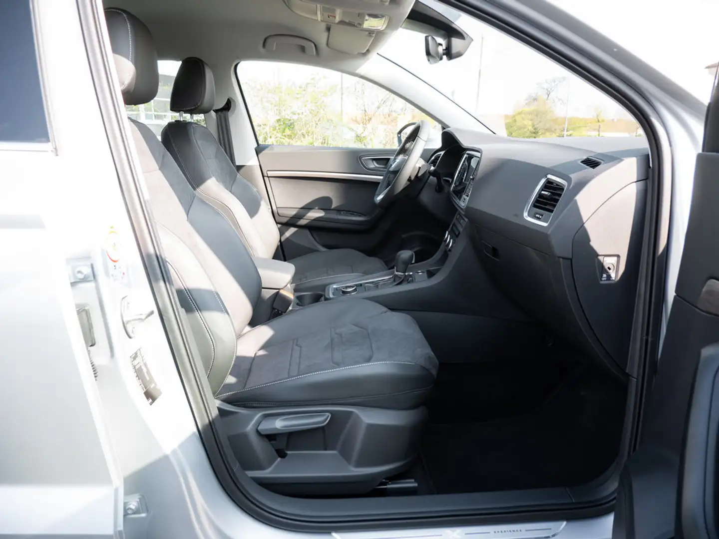 SEAT Ateca Xperience 2.0 TDI 4Drive NAVI ACC LED Silber - 2
