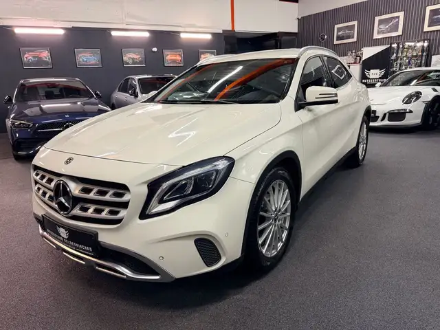 Mercedes-Benz GLA 200 7G DCT Urban NAVI/LEDER/LED/KAMERA/PARKT
