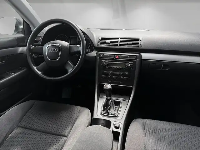 Audi A4 view 10