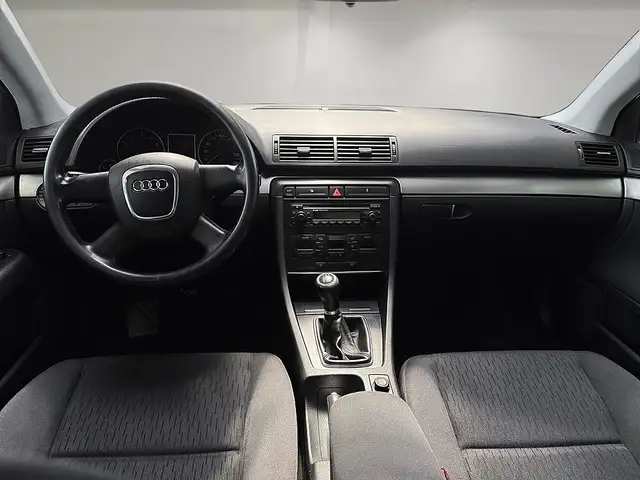 Audi A4 view 9