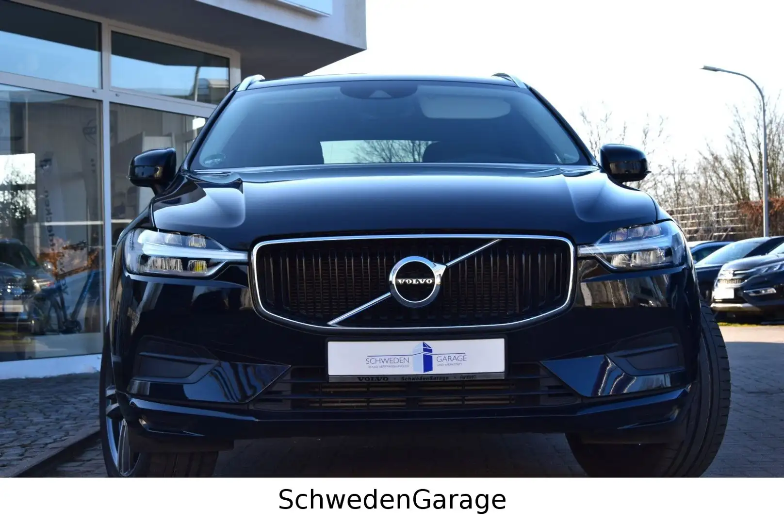Volvo XC60 T5 Momentum AHK/RFK/1. Hand Schwarz - 1