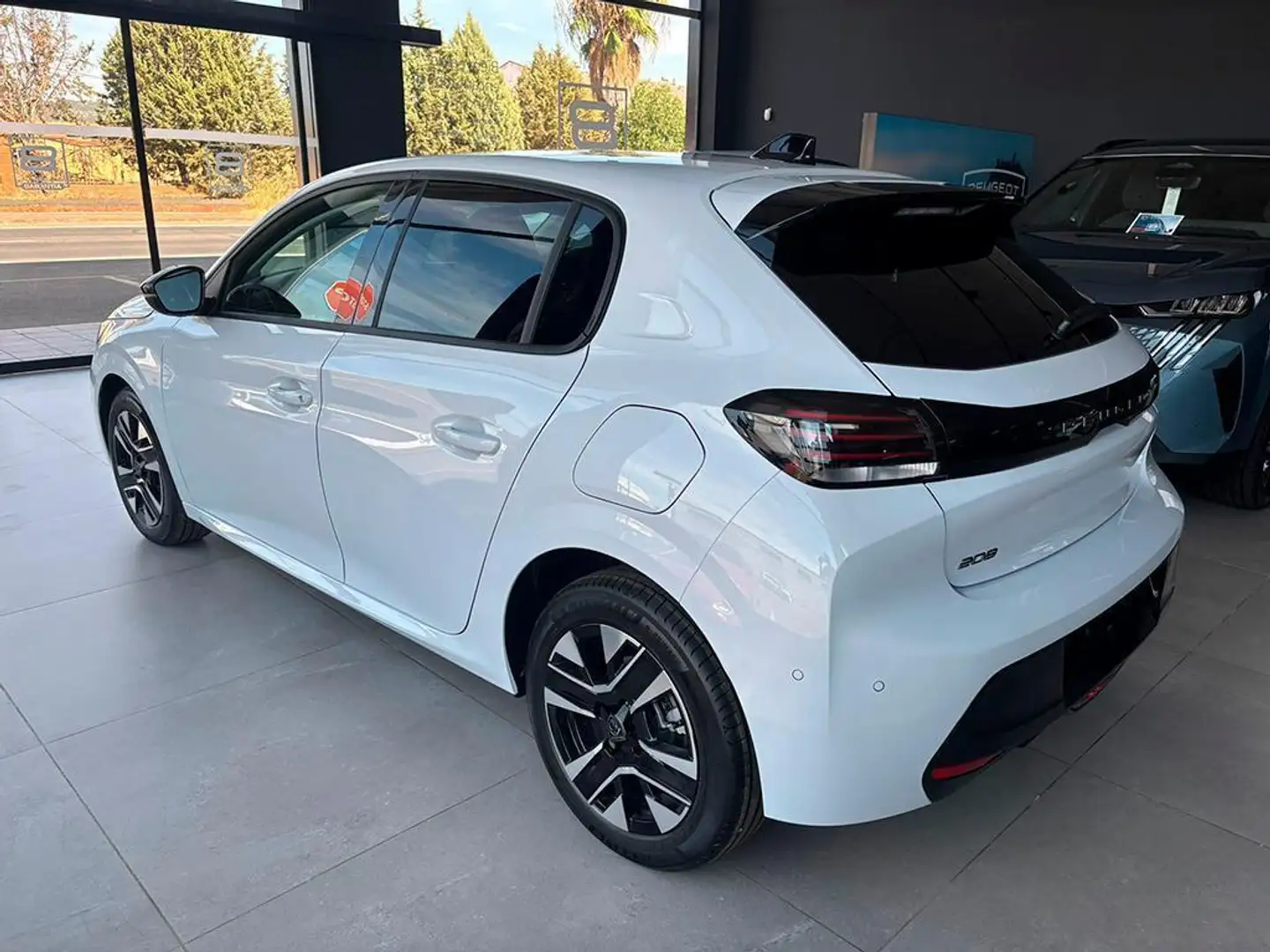 Peugeot 208 1.2 ALLURE GASOLINA 100CV 5P - 2