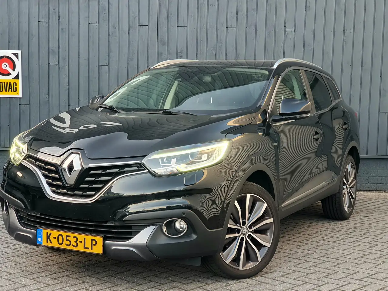 Renault Kadjar SUV/4x4/Pick-up in Zwart tweedehands in EINDHOVEN voor € 15.998,-