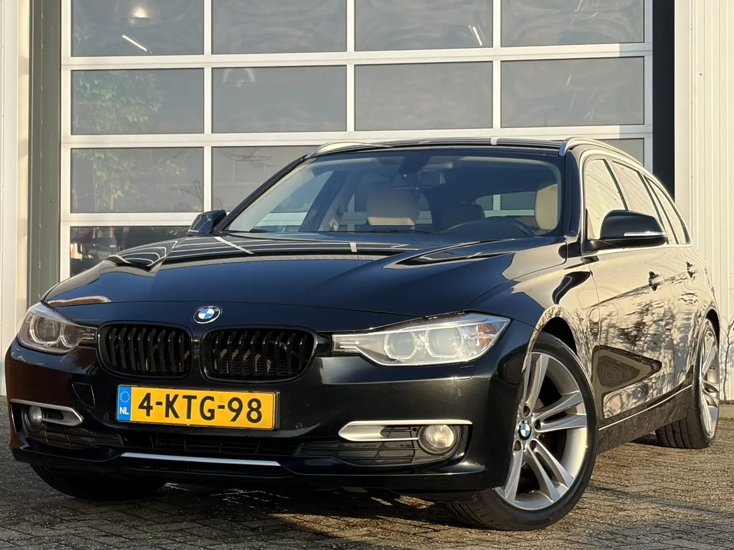 BMW 320 3-serie Touring 320d EfficientDynamics Edition Hig Schwarz - 1
