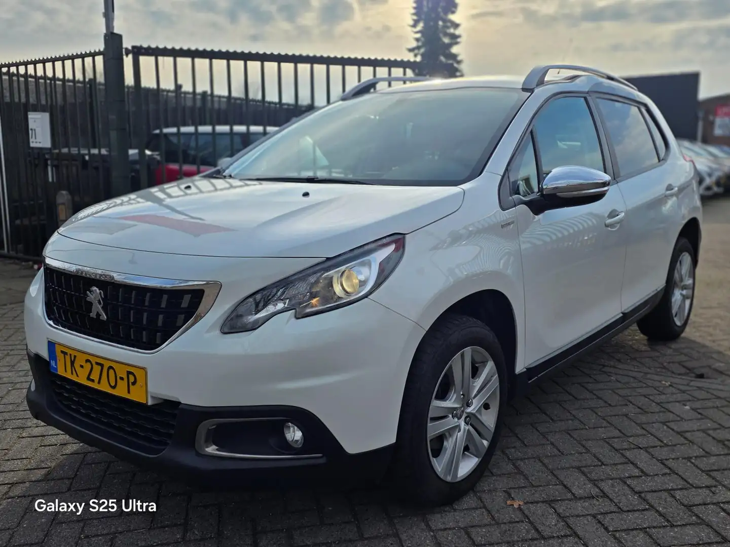 Peugeot 2008 1.2 PureTech Blue Lease Executive 2e eigenaar deal Blanc - 2