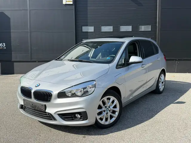 BMW 225