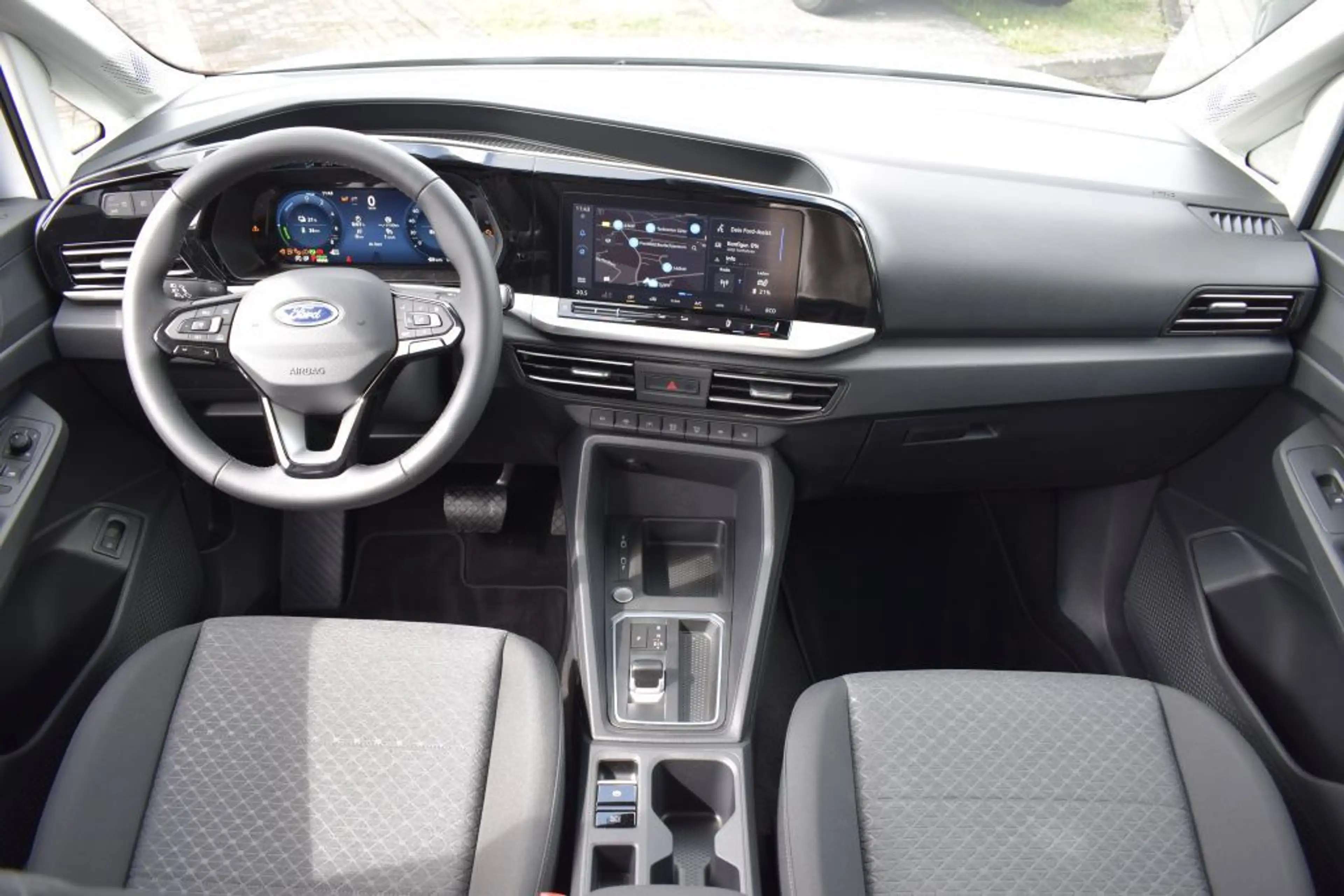 Ford Grand Tourneo Connect 1.5 EcoBoost PHEV Aut. TIT — photo 11