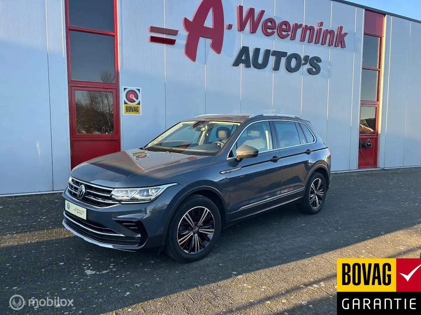 Volkswagen Tiguan 1.5 TSI Elegance Trekhaak wegklapbaar Elec. a.klep Grau - 1