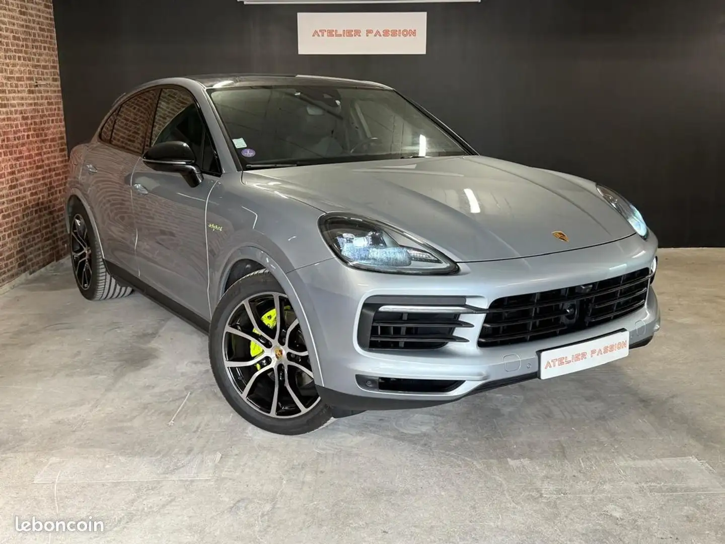 Porsche Cayenne III Coupé 3.0 V6 E-Hybrid Grijs - 1