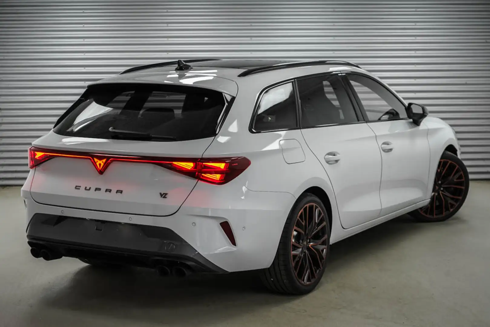 CUPRA Leon 2,0 TSI DSG 4Drive VZ Kombi Bianco - 2