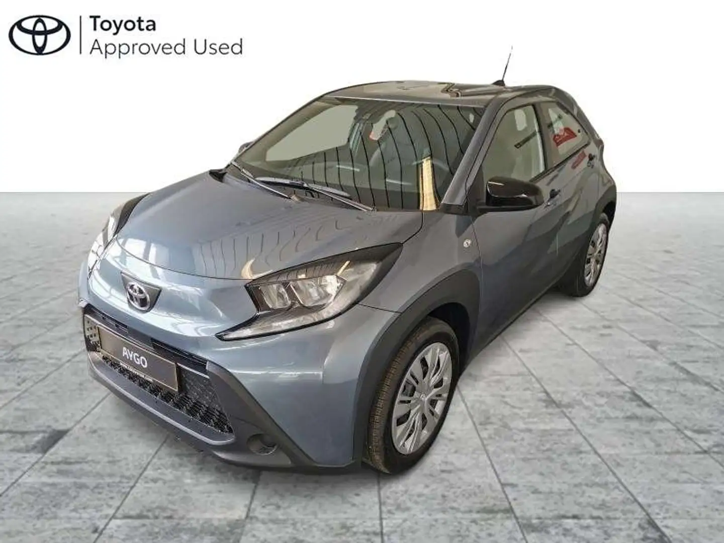 Toyota Aygo X PLAY Grijs - 1