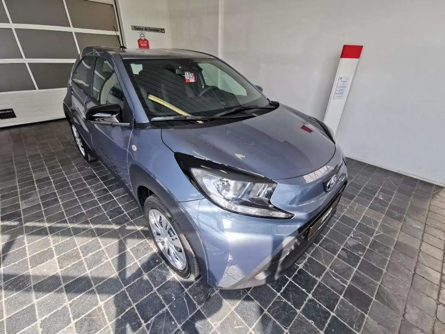 Toyota Aygo X PLAY Grijs - 2