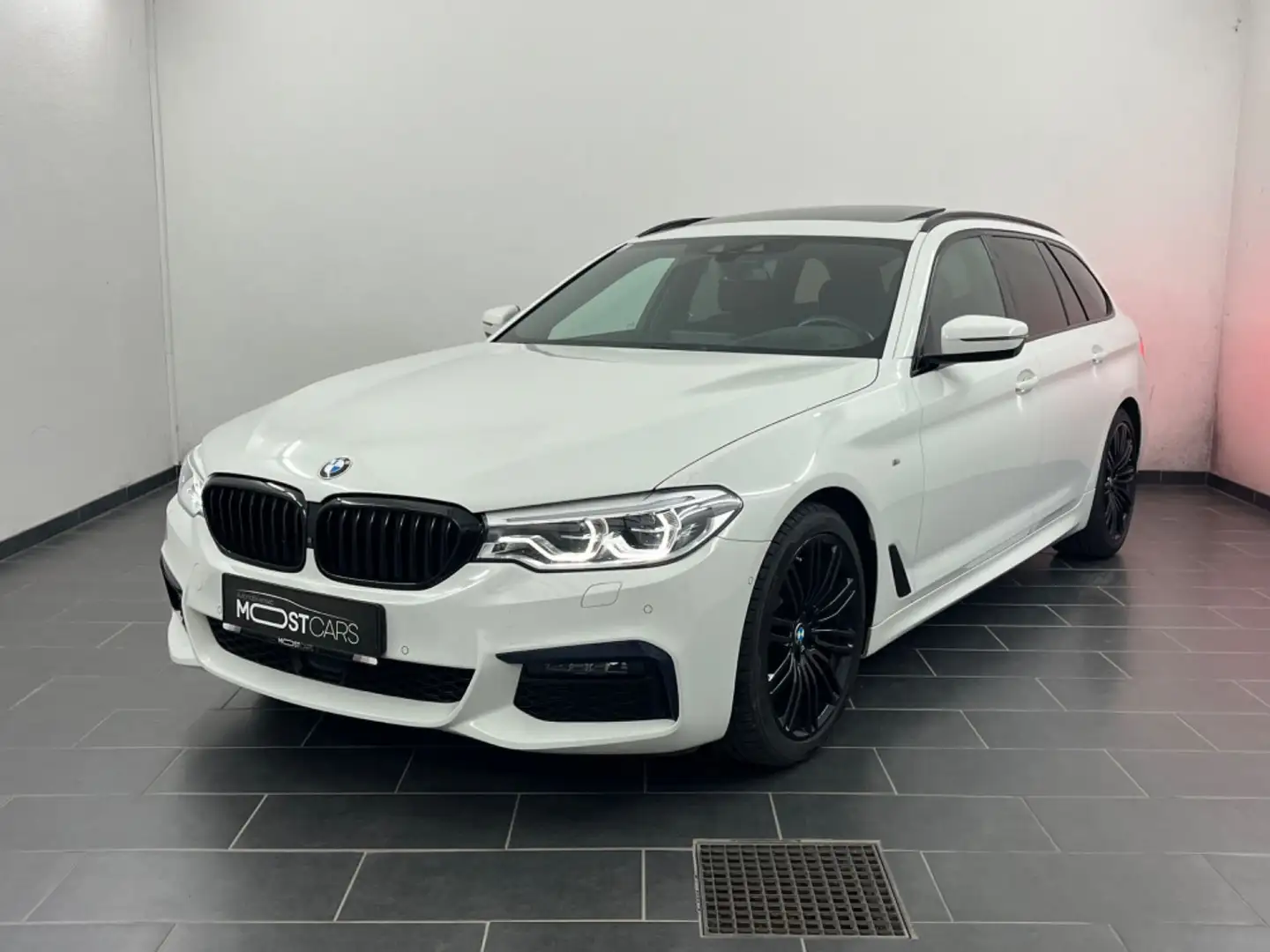 BMW 520 d     xDrive Touring Aut. ***M-Sport | AHK | Pano Blanc - 1