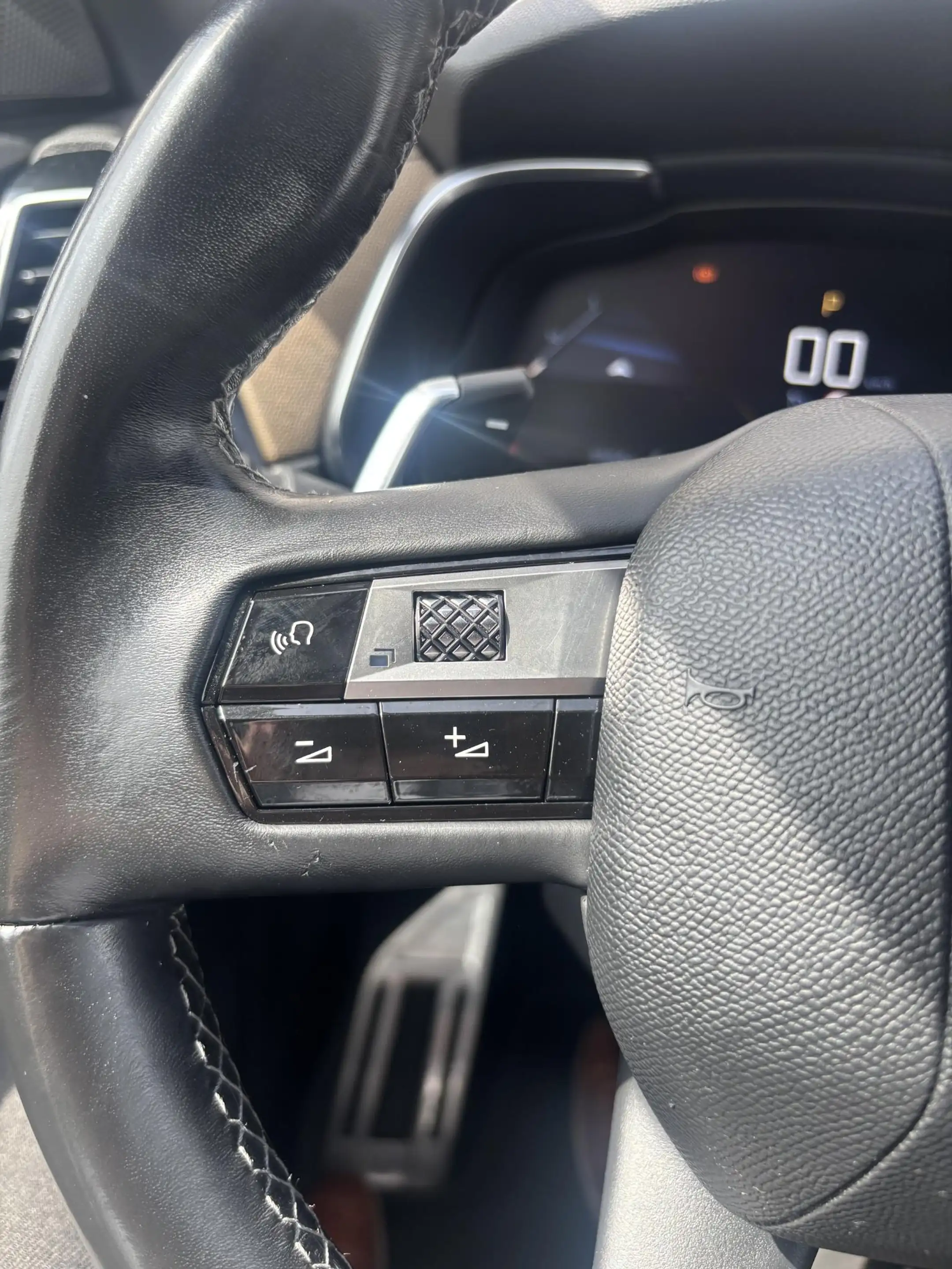 DS Automobiles DS 7 Crossback 1.6 PureTech So Chic — photo 12