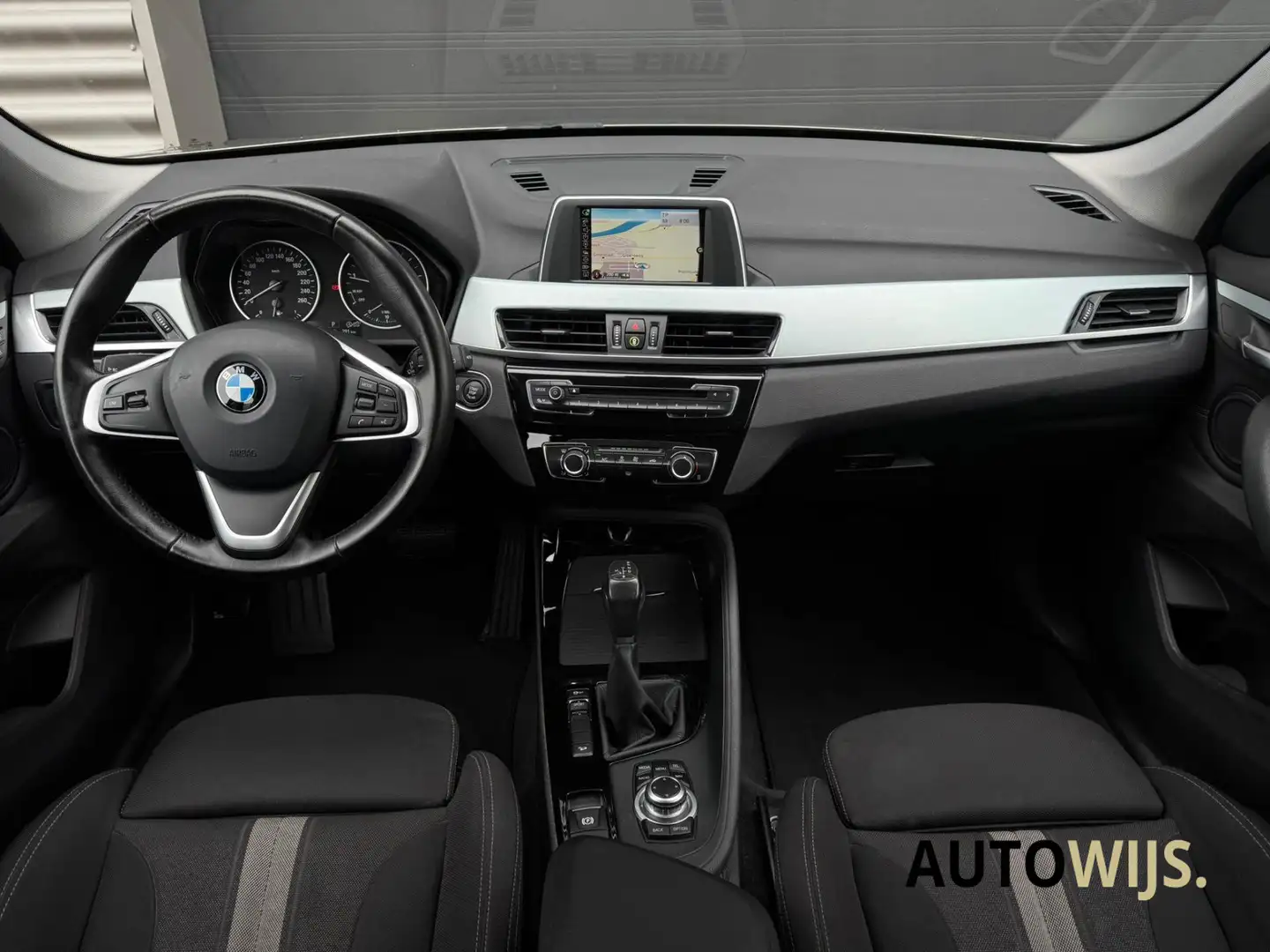BMW X1 XDrive20i Essential|AUT|192PK|Navi|LM-Velg|Goed on Grijs - 2