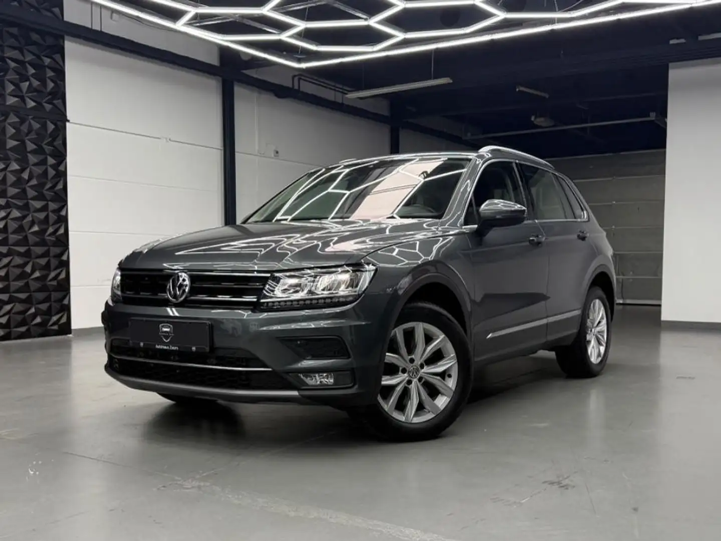Volkswagen Tiguan Highline 4Motion 1.HD/LED/ACC/360°/ANHÄNG Gris - 1