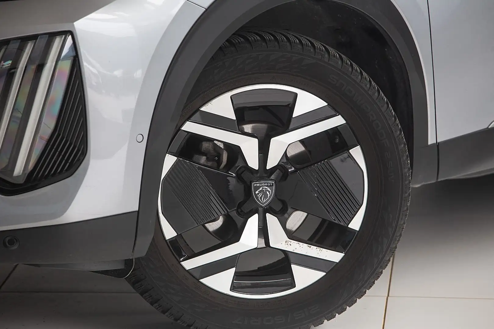 Peugeot 2008 PureTech 100 S&S Allure 6-Gang-Manuell Grau - 2