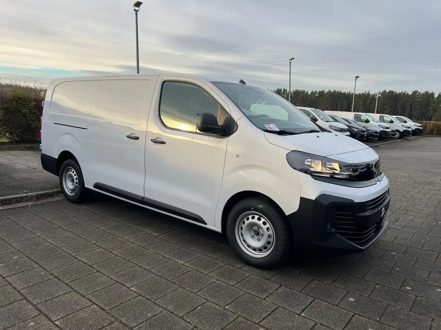 Opel Vivaro 2,0 BlueHDI L3 Klima Temp. Weiß - 1