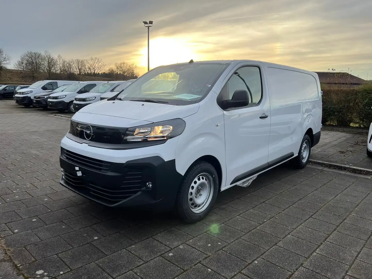 Opel Vivaro 2,0 BlueHDI L3 Klima Temp. Weiß - 2