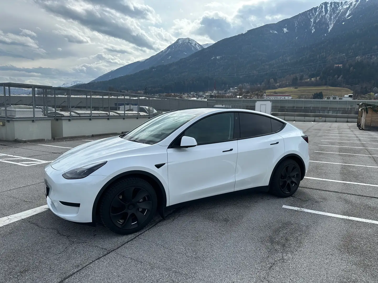 Tesla Model Y Model Y 62kWh Standard Range Plus Weiß - 2