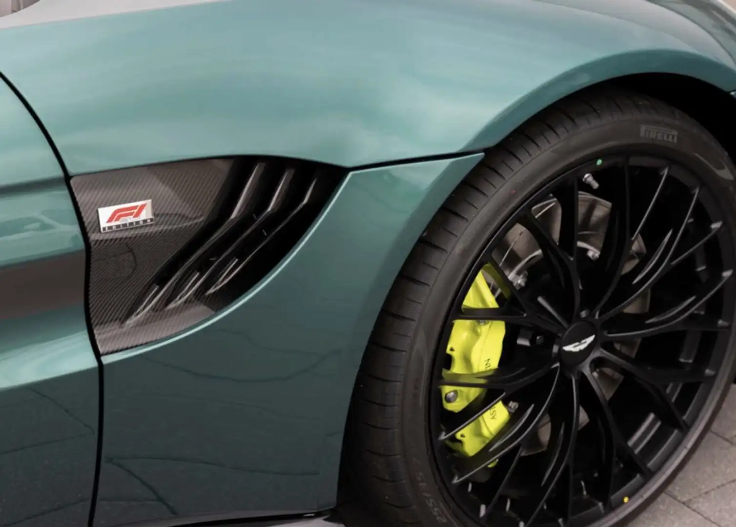 Aston Martin Vantage F1 Edition Verde - 2