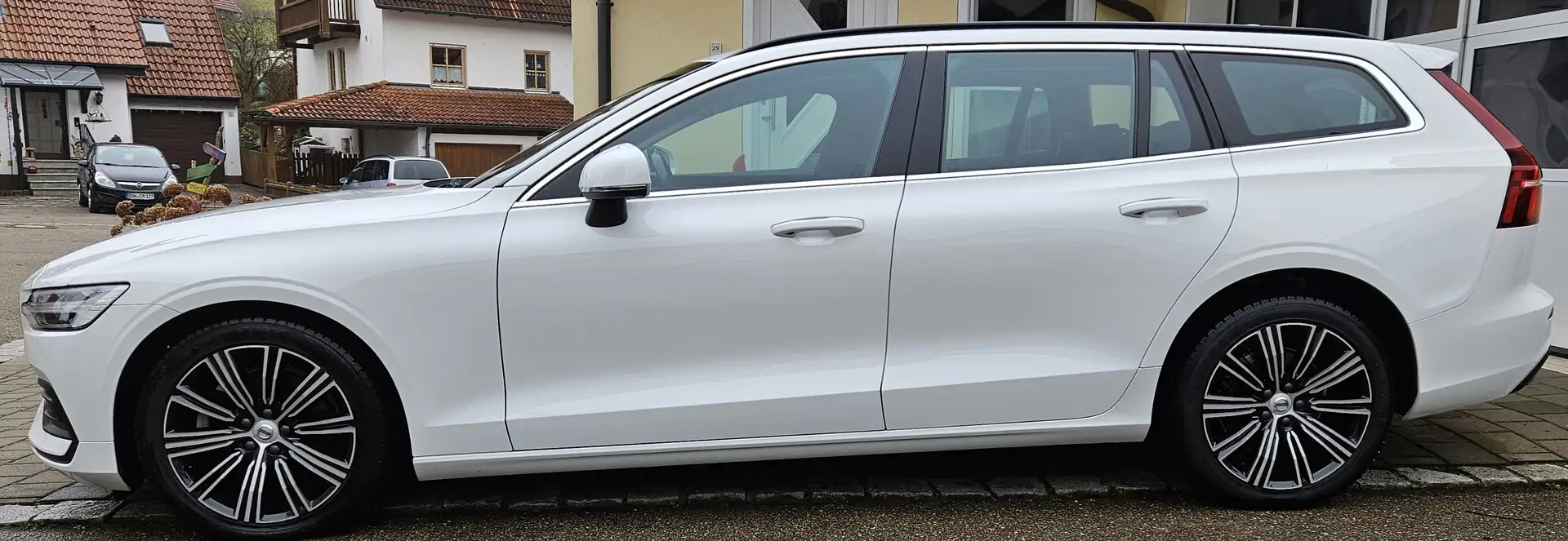 Volvo V60 V60 B4 B Geartronic Momentum Pro*LEDER*NAV*SHZ*18" Alb - 2