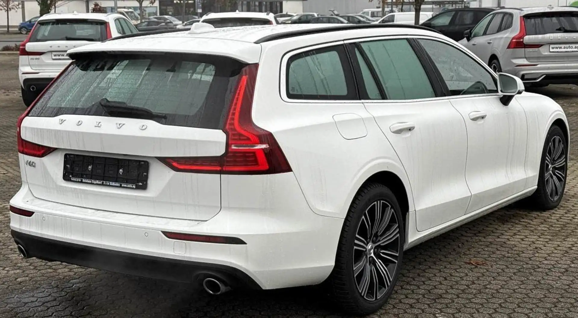 Volvo V60 V60 B4 B Geartronic Momentum Pro*LEDER*NAV*SHZ*18" Blanc - 2