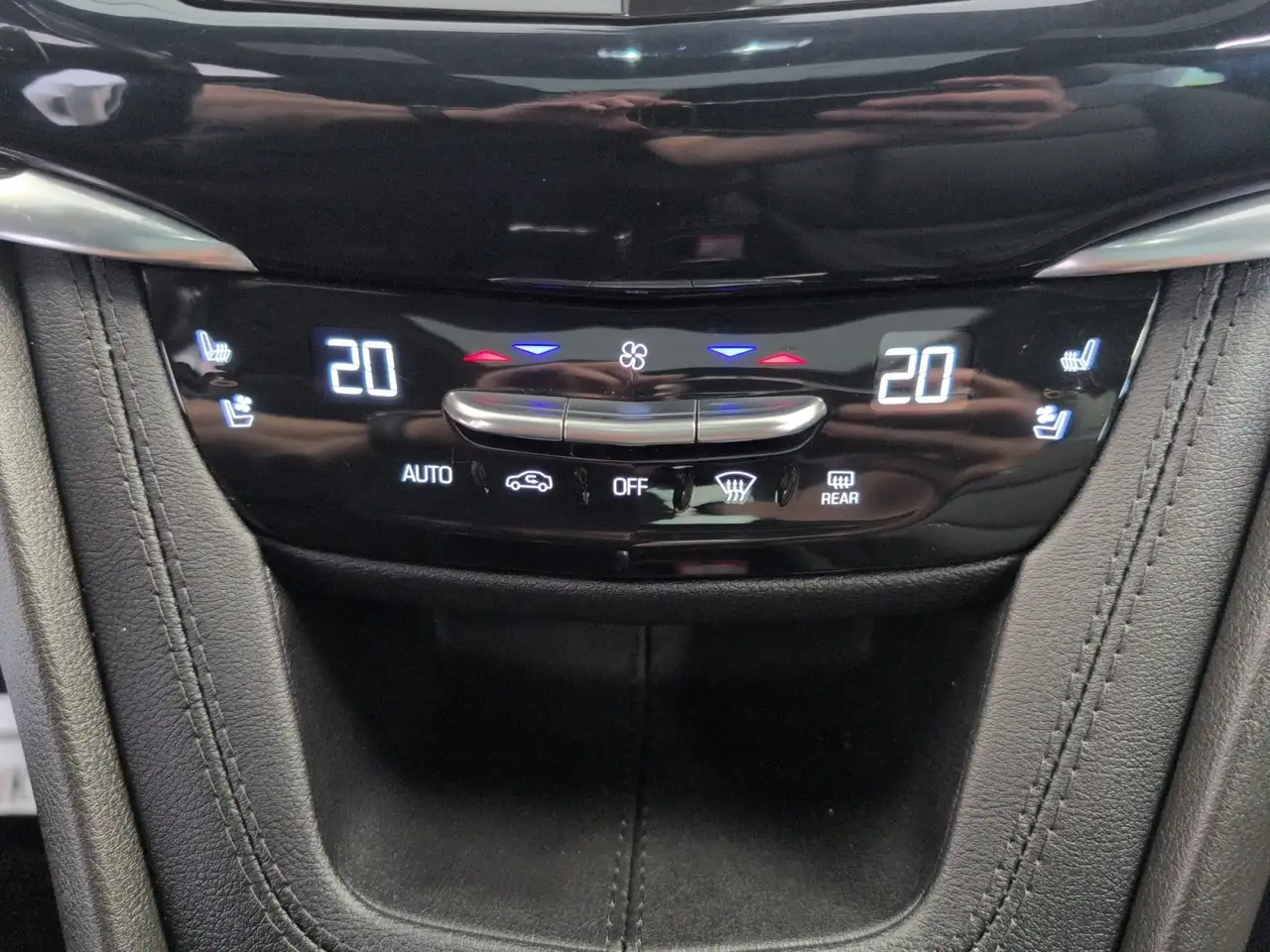 Cadillac XT6 снимка Cadillac XT6
