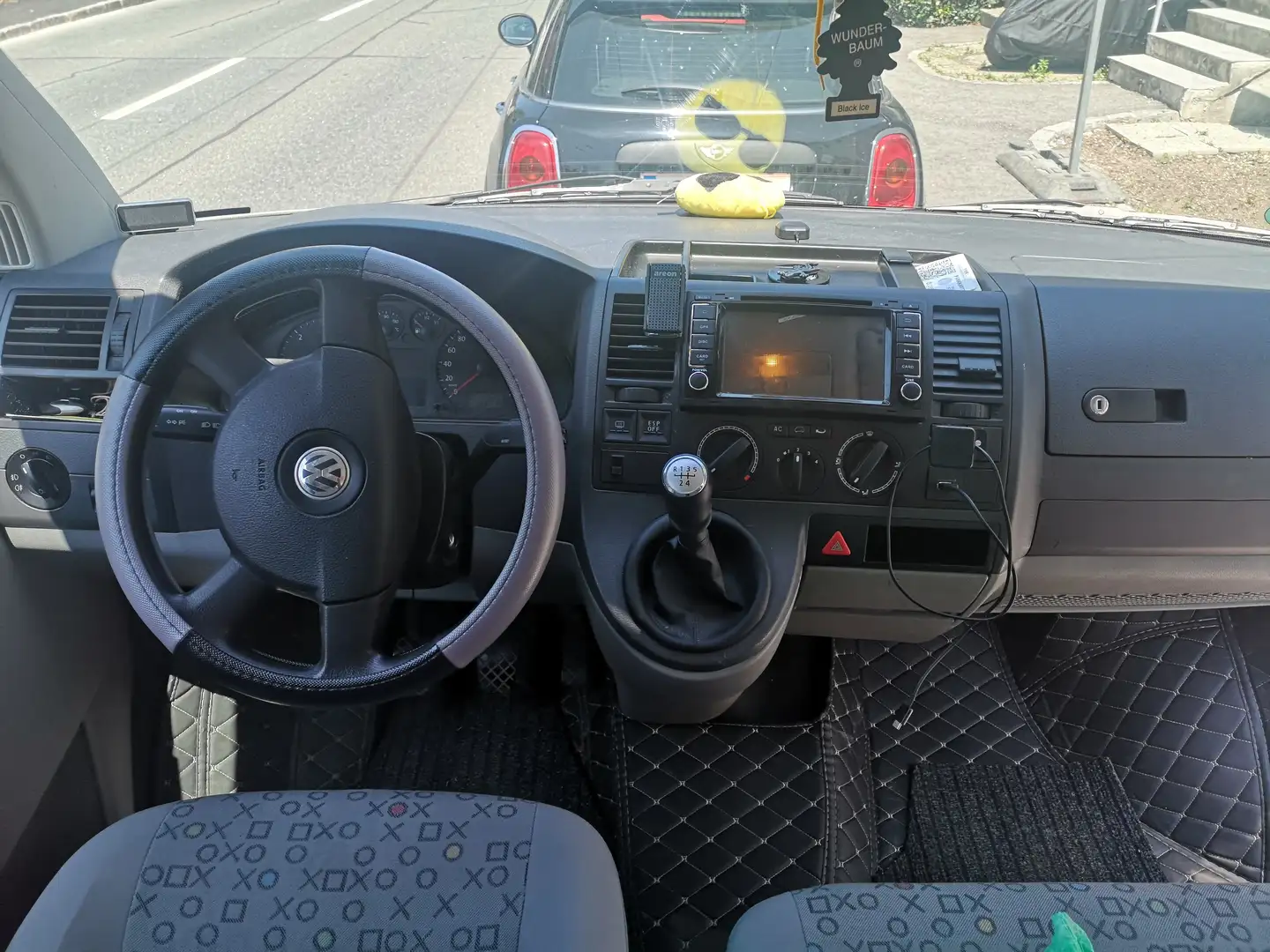 Volkswagen T5 Caravelle 1,9 TDI D-PF Weiß - 1