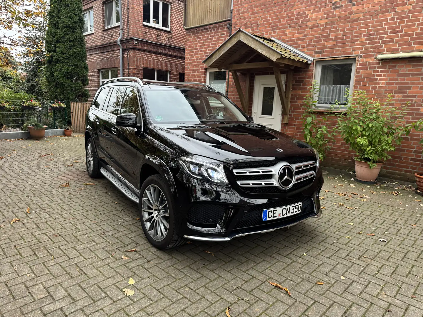 Mercedes-Benz GLS 350 GLS 350 d 4Matic 9G-TRONIC AMG Line Schwarz - 2