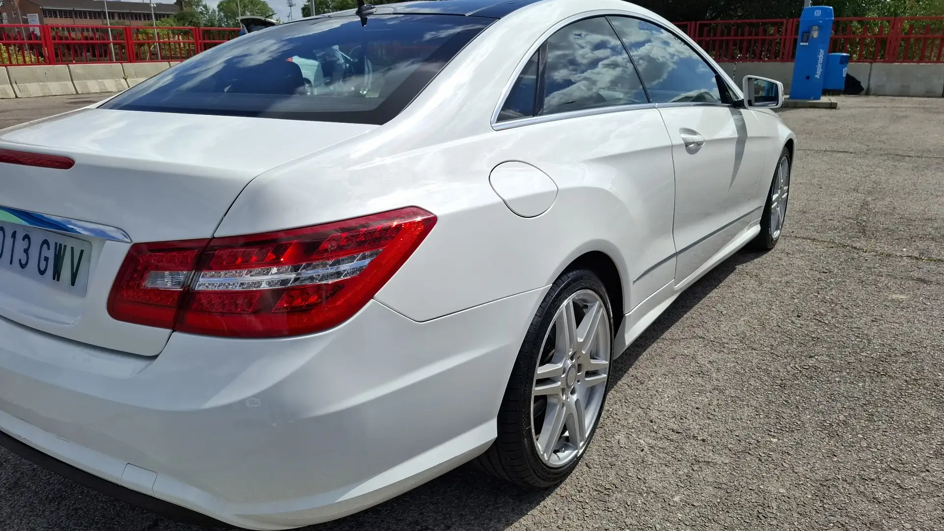 Mercedes-Benz E 200 Coupé CGI BE Aut. - 2