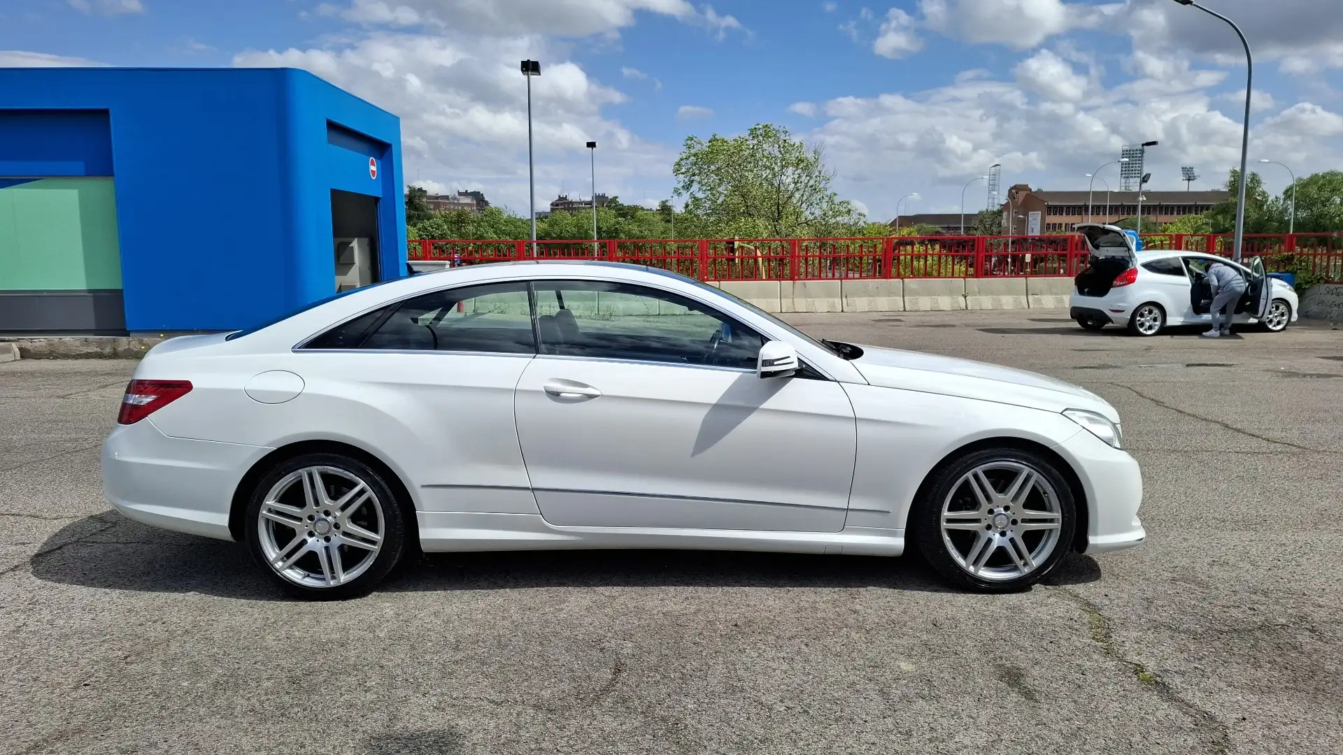 Mercedes-Benz E 200 Coupé CGI BE Aut. - 1