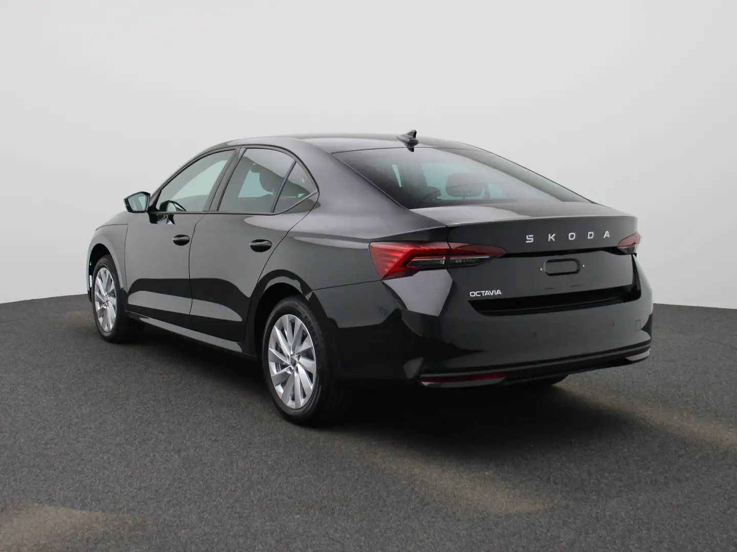 Skoda Octavia 1.5 TSI MHEV Business Edition 115 PK | AUTOMAAT | Zwart - 2