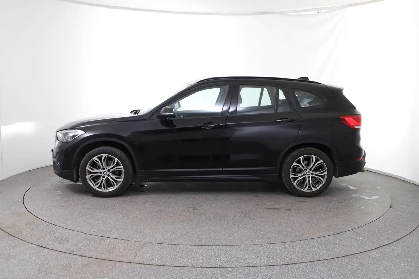 BMW X1 xDrive 20d Sport Line Aut. Schwarz - 2