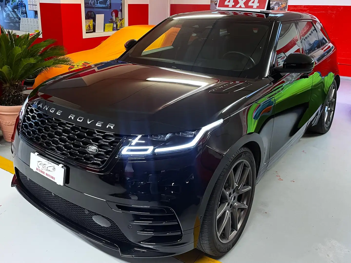 Land Rover Range Rover Velar 2.0d i4 mhev R-Dynamic HSE 4wd 204cv auto Noir - 1