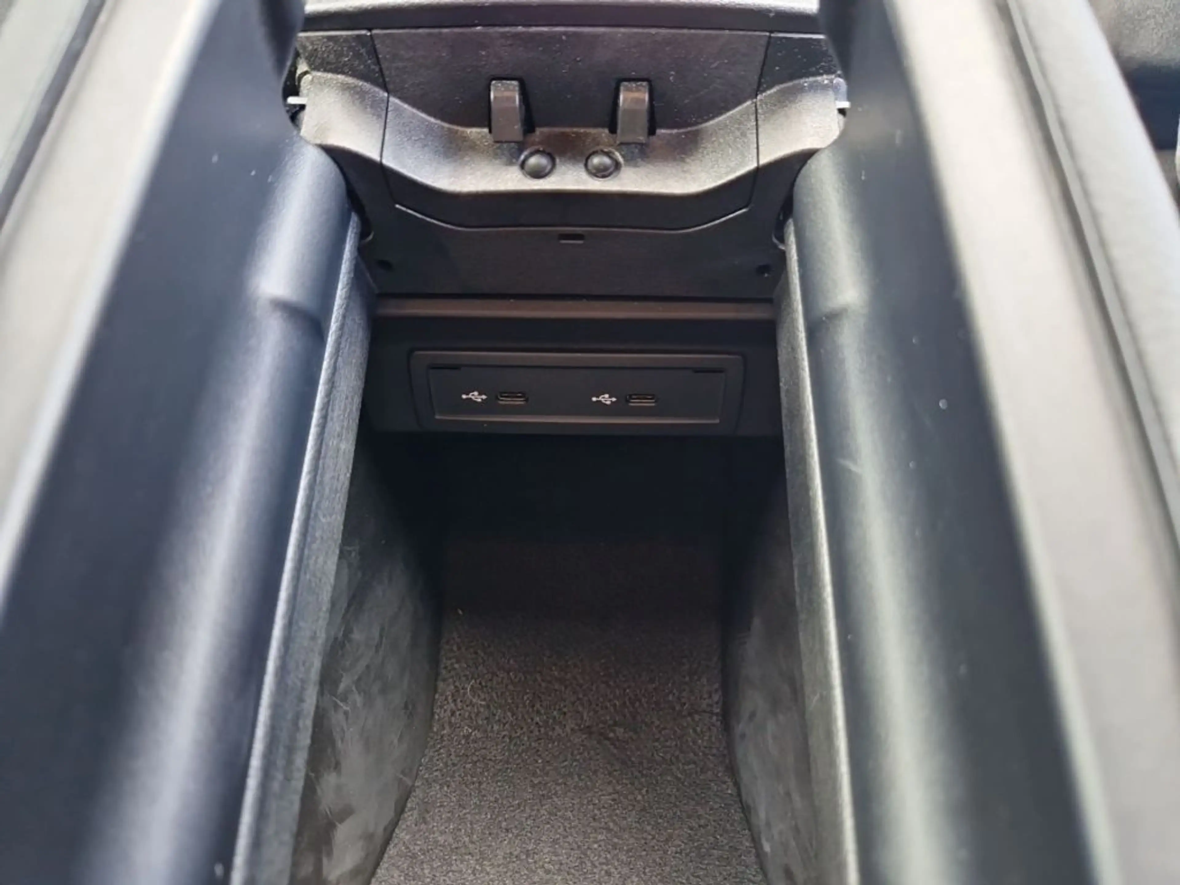 Mercedes-Benz A 250 7G-DCT AMG Line — photo 15
