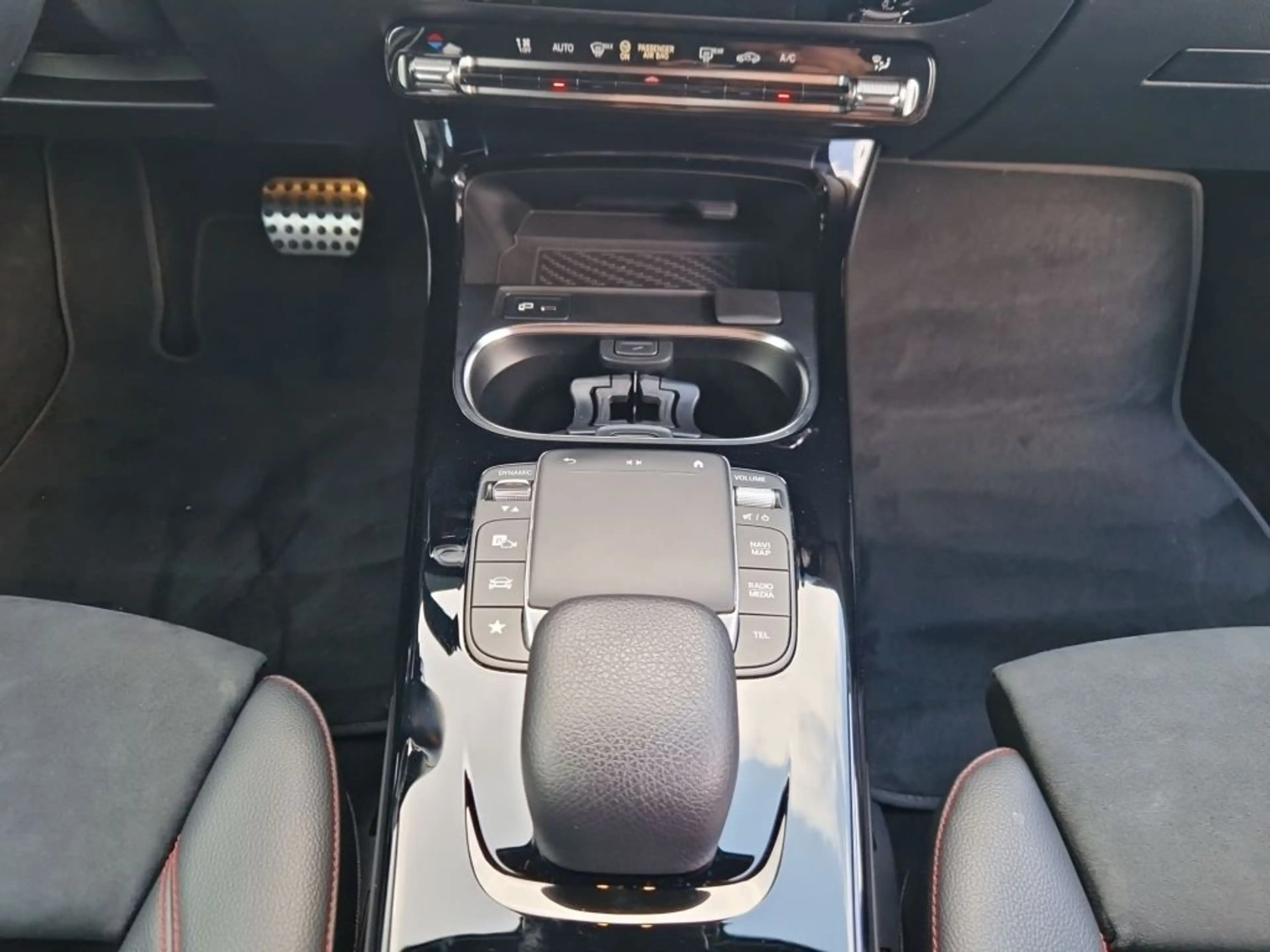 Mercedes-Benz A 250 7G-DCT AMG Line — photo 14