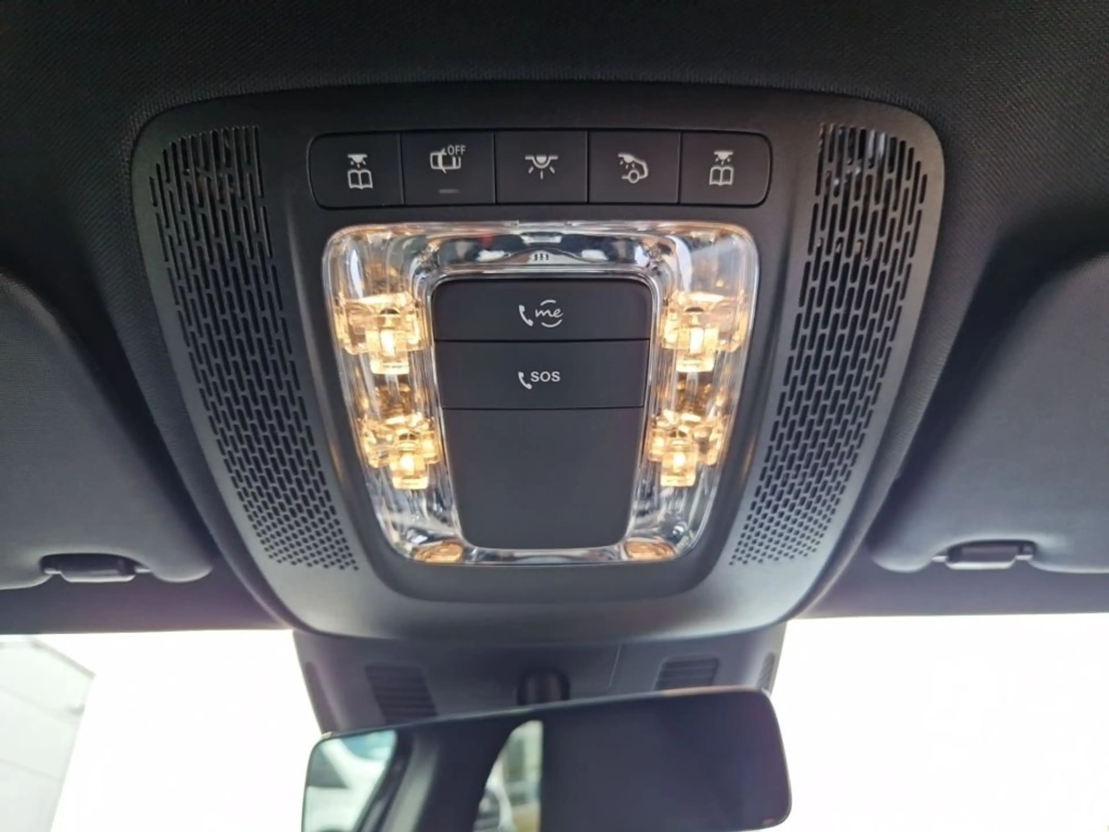 Mercedes-Benz A 250 7G-DCT AMG Line — photo 10