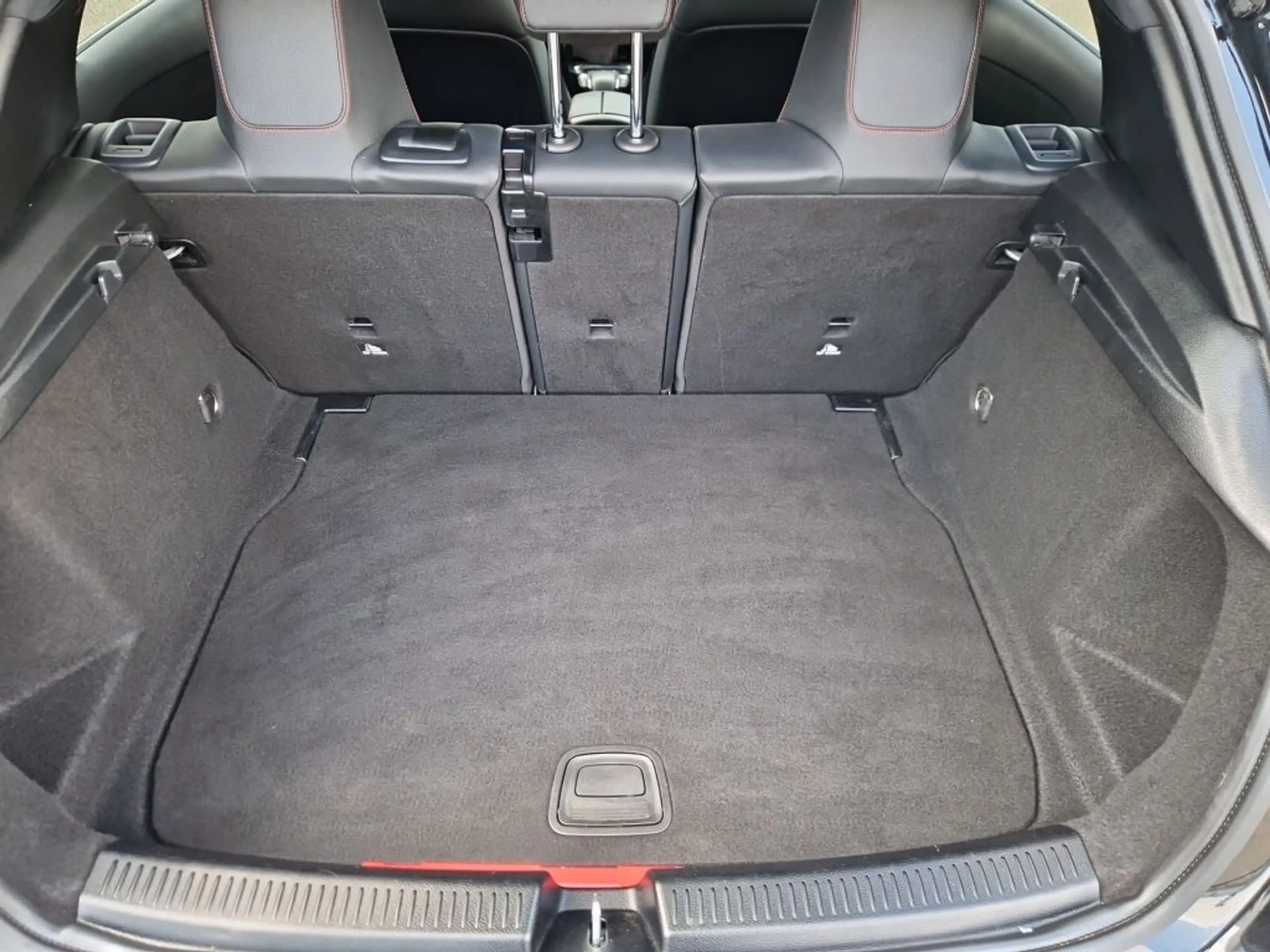 Mercedes-Benz A 250 7G-DCT AMG Line — photo 7