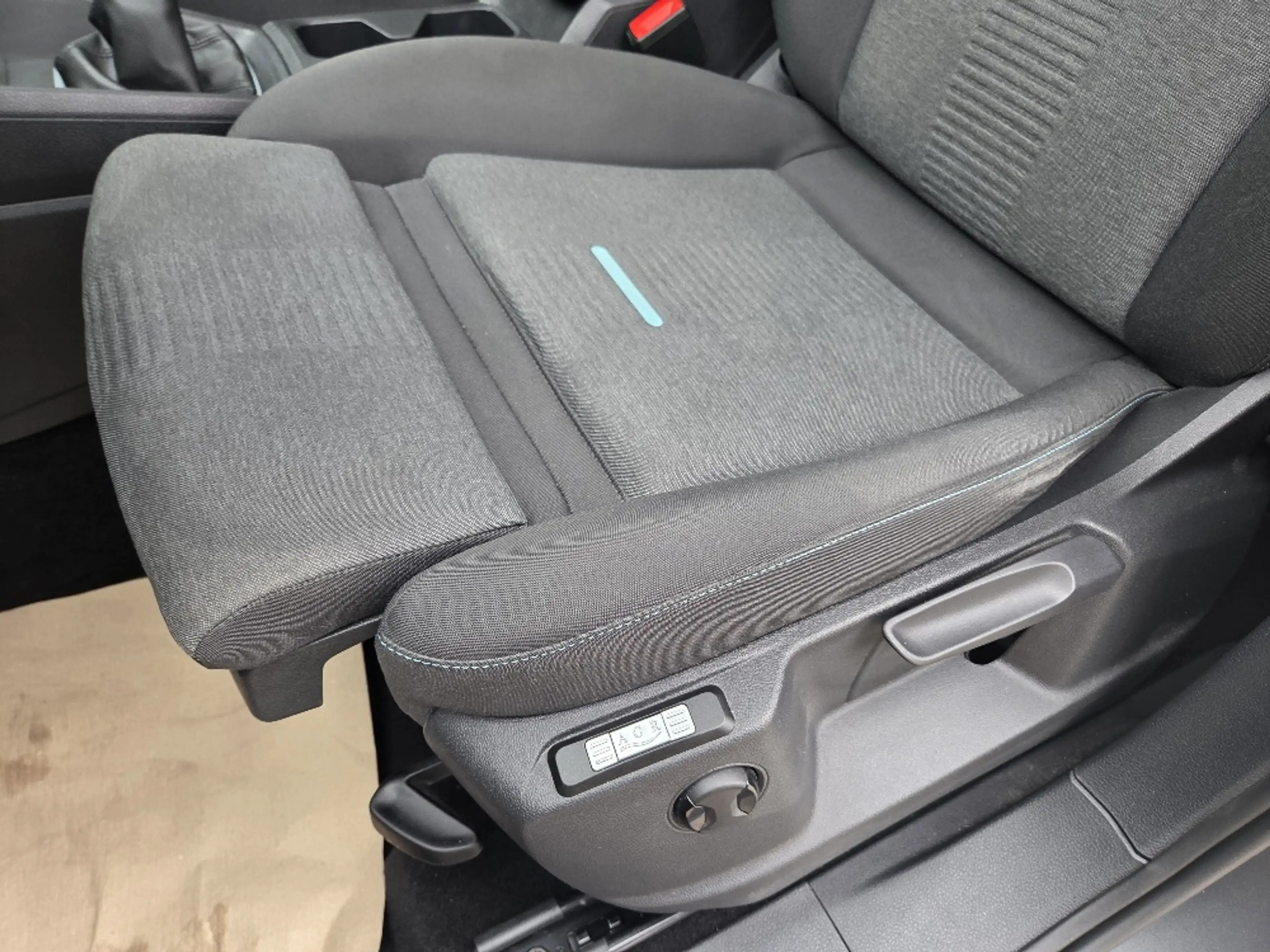 Ford Grand Tourneo Connect Active AWD+7Sitze+Winter+LED+Dach — photo 13