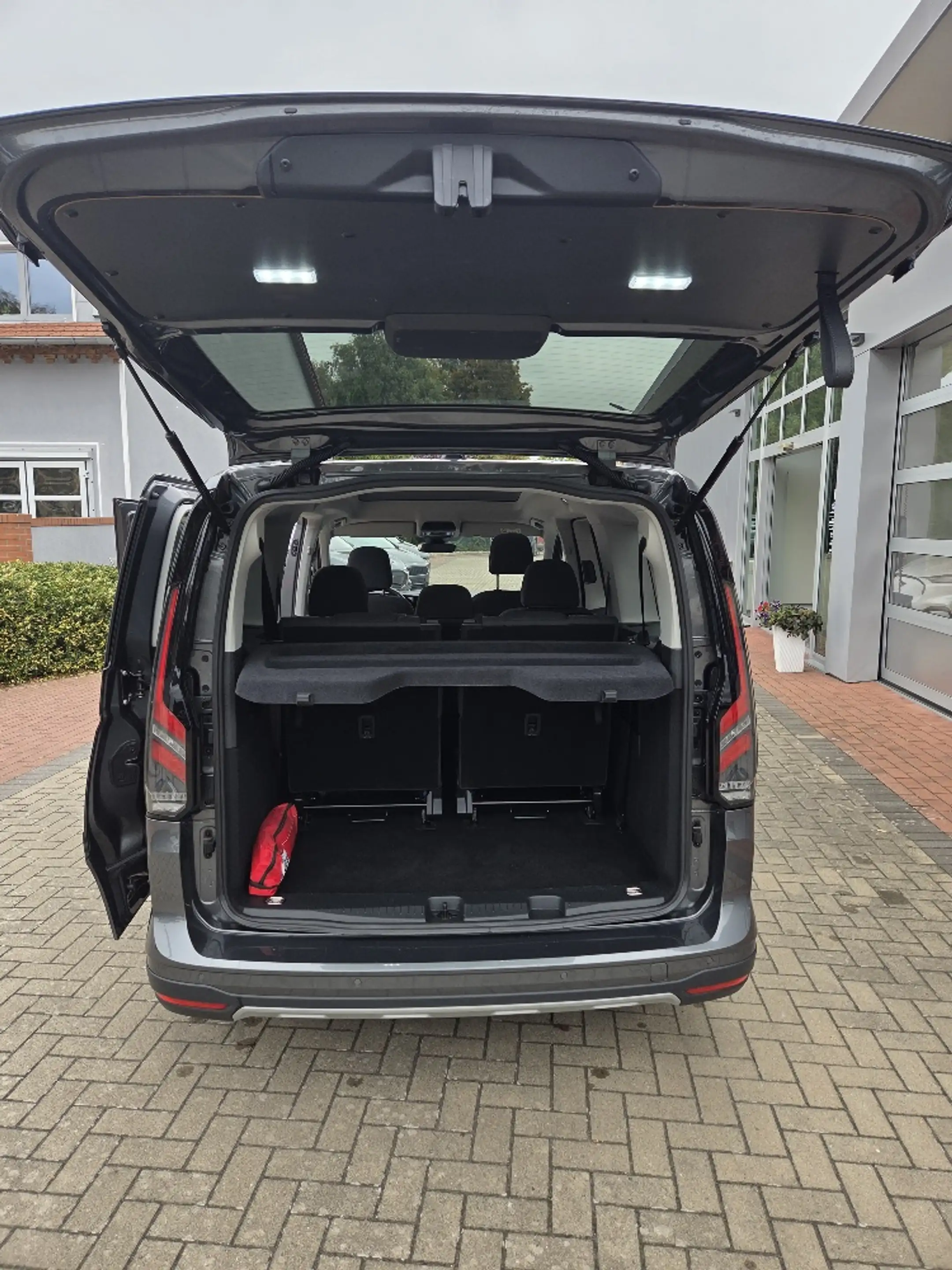 Ford Grand Tourneo Connect Active AWD+7Sitze+Winter+LED+Dach — photo 7