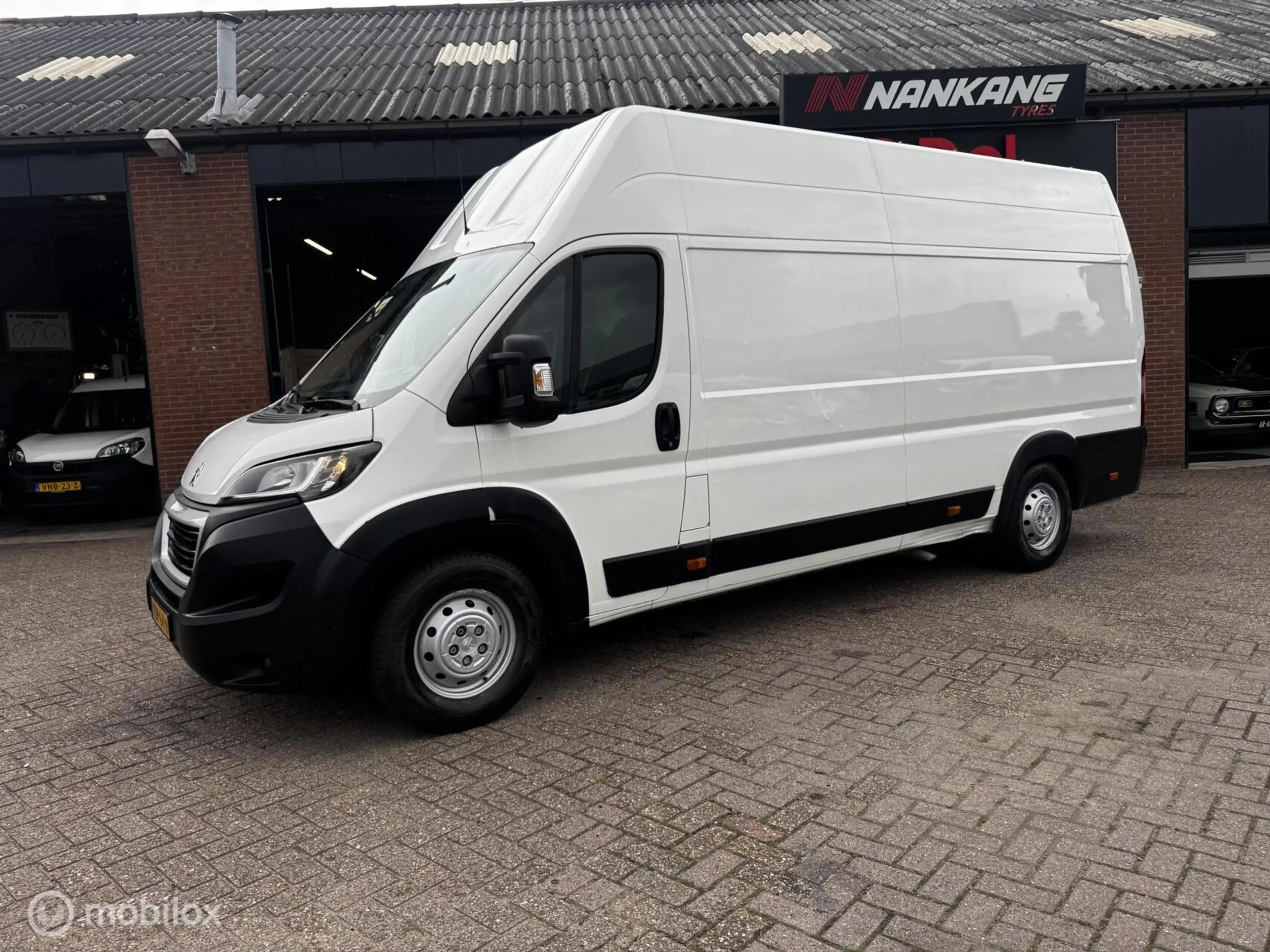 Peugeot Boxer Bestel 435 2.2 BlueHDi 165 L4H3 Zwaar Asphalt — photo 2