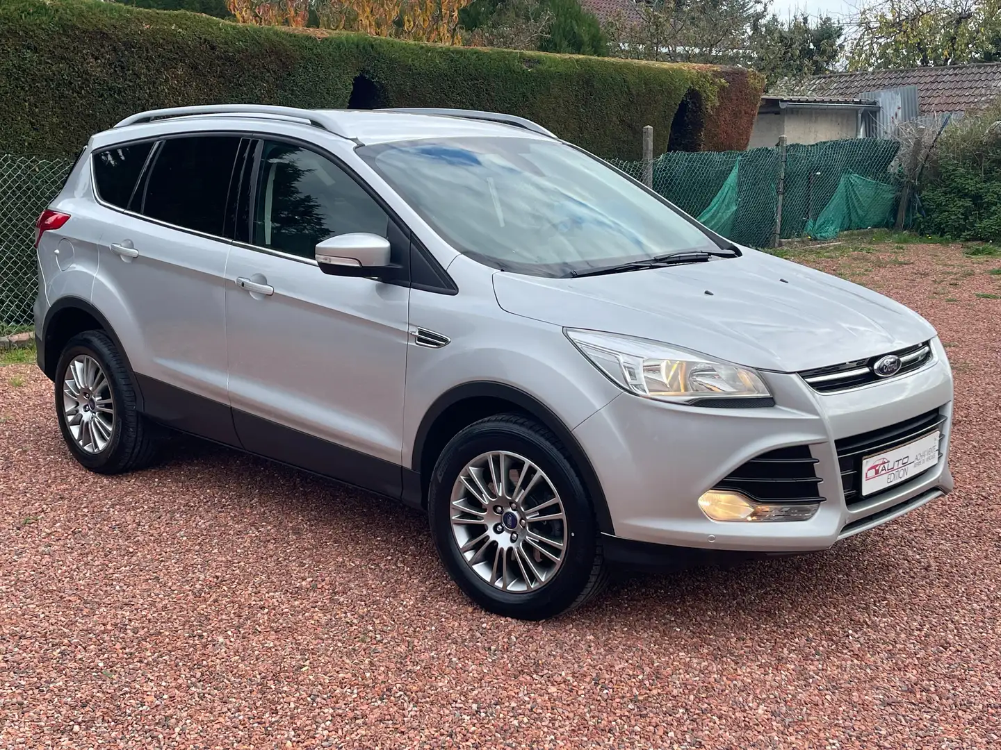 Ford Kuga "1.6" EcoBoost 182 cv 4x4 Stop§Start "Titanium" Gris - 2