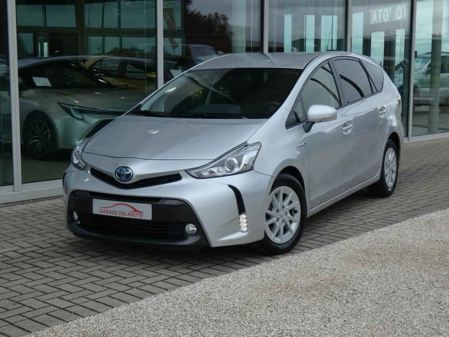 Toyota Prius+ Hybrid Dynamic 7PL +Half leder +Zetelverwarming Silver - 1